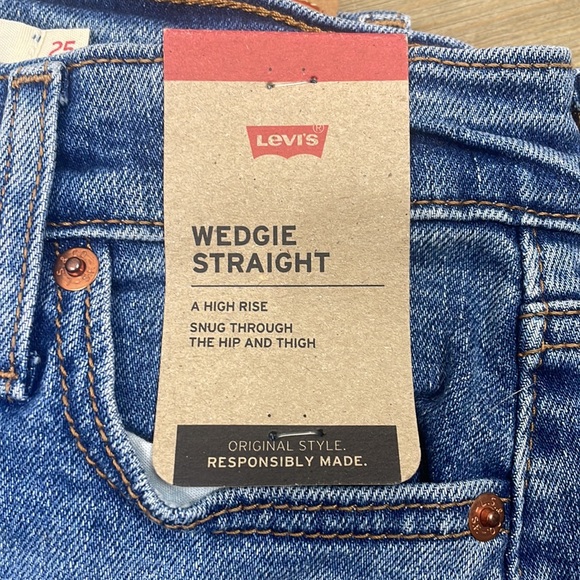 SOLD Levi's NWT Wedgie Straight Jeans Love In The Mist - Picture 4 of 7